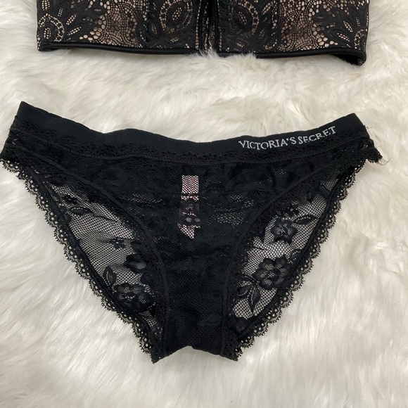Bombshell Victoria's Secret Black Lace Bra and Panty Set - Picture 2 of 13